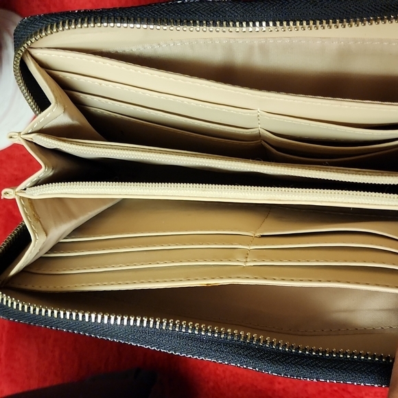 Guess Los Angeles, Black Wallet. - Picture 8 of 12